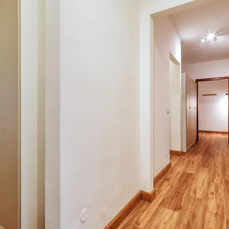Joivy Chic 3-Bed Flat Near Colonne Di San Lorenzo-2